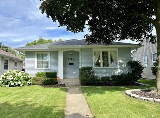 5360 N Lydell Ave, Whitefish Bay, WI 53217