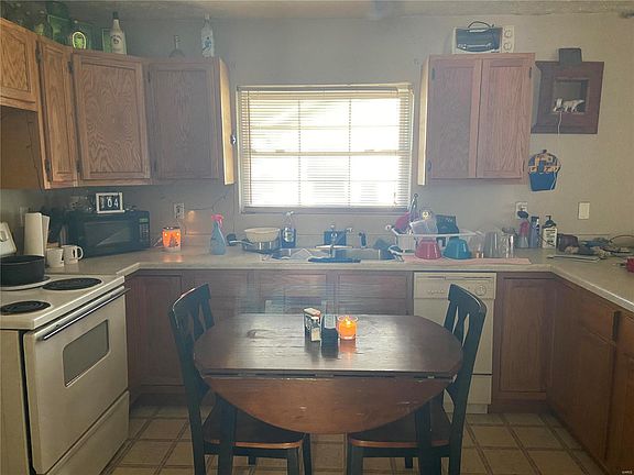 5th image of 408 Brown St