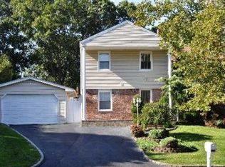 3 Palm St, Selden, NY 11784