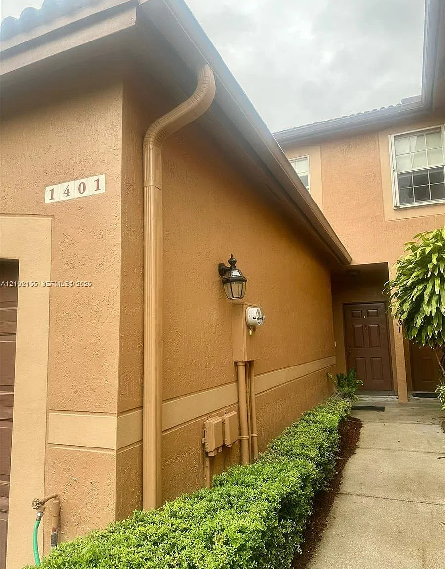 Sectors 3 & 4 Boundary Pl — Photo 2
