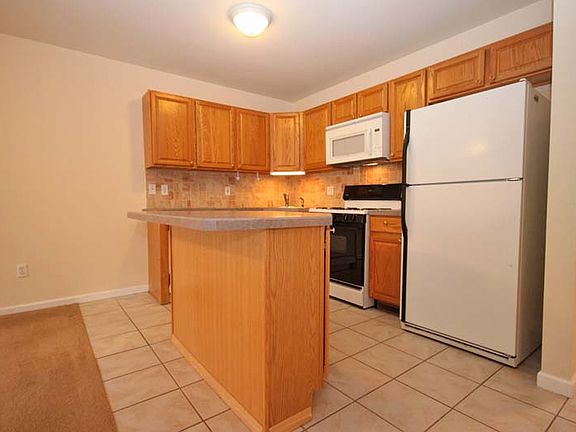 3rd image of 16 Druid Ln