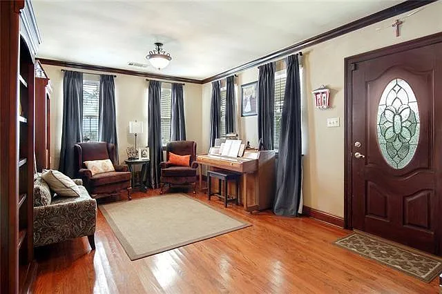 3 bed, 2.0 bath, 1784 sqft, $2,800 — Photo 2