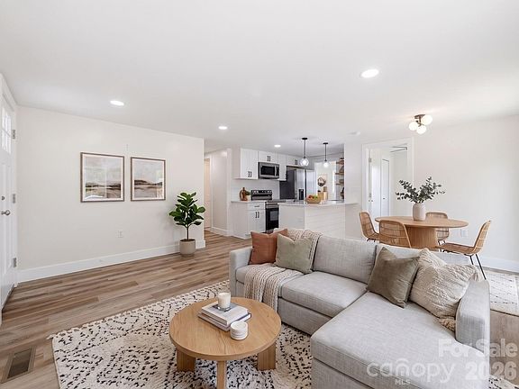 5th image of 285 Cherry St