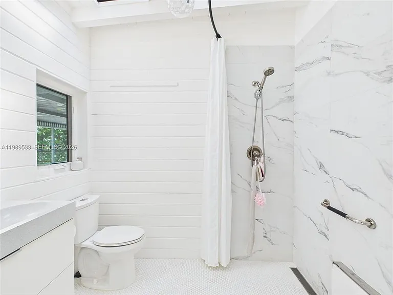1632 SW 28th Ave #0 — Photo 12