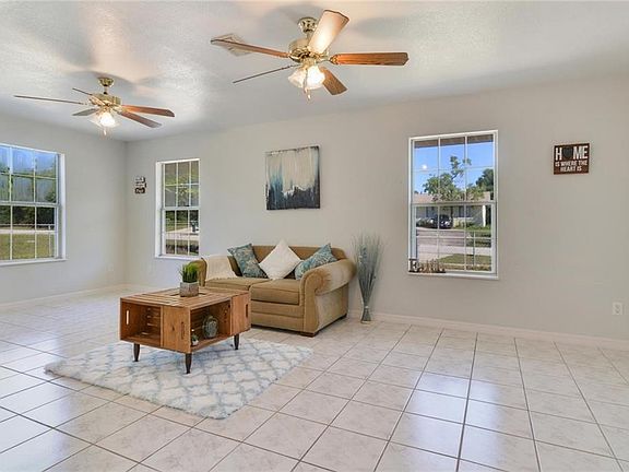 3rd image of 2555 Vespero St