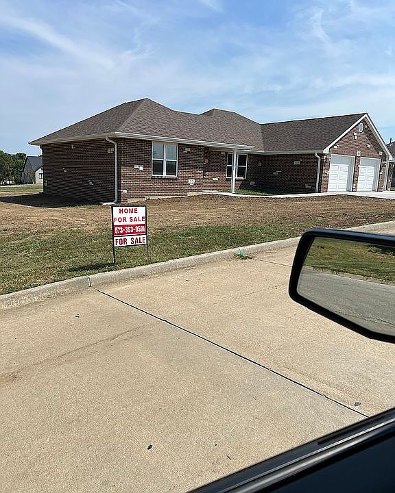 1st image of 1024 Grace Pl