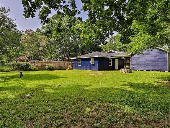 3rd image of 207 Edens Ave