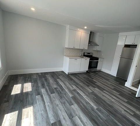 4th image of 22 Lawrence Ave #6