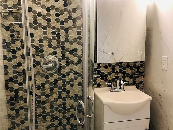 5th image of 1273 Pacific St #4F1