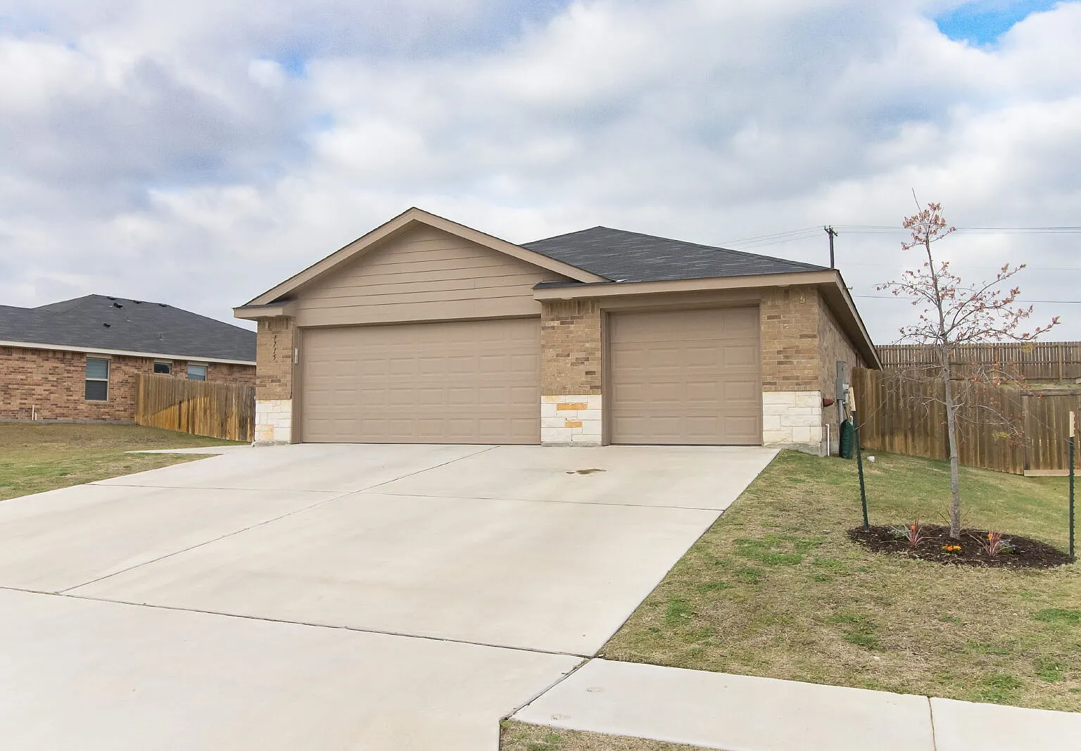 3 bed, 2.0 bath, 1760 sqft, $1,925 — Photo 3