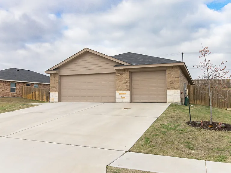 1715 Dryden Ave — Photo 3
