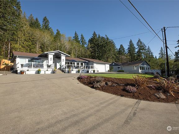 2nd image of 6474 Beach Drive E