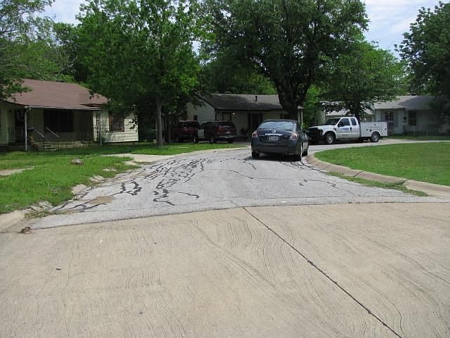 2nd image of 1216 Ewing Dr