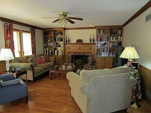 4th image of 2800 Windsor Dr