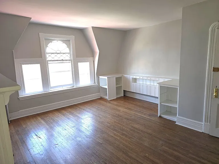 21 N Ferry St — Photo 18