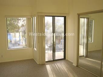 4th image of 3033 Hollycrest Dr APT 3