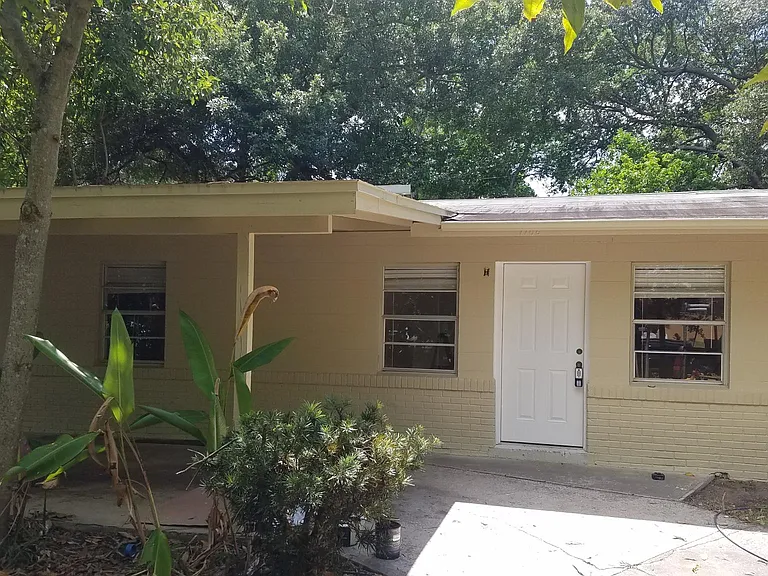 7708 Prato Ave — Photo 2
