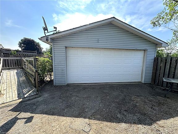 4th image of 116 Sovereen St