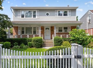 59 S Grand St, Westbury, NY 11590