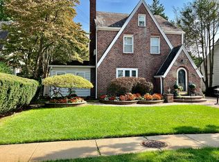 206 Belmont Pkwy, Hempstead, NY 11550