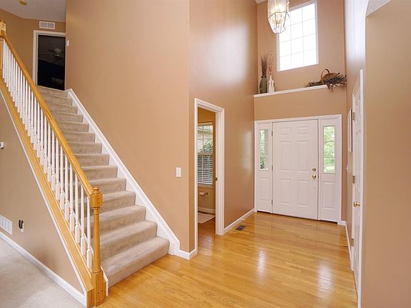 3rd image of 142 Wyndham Dr