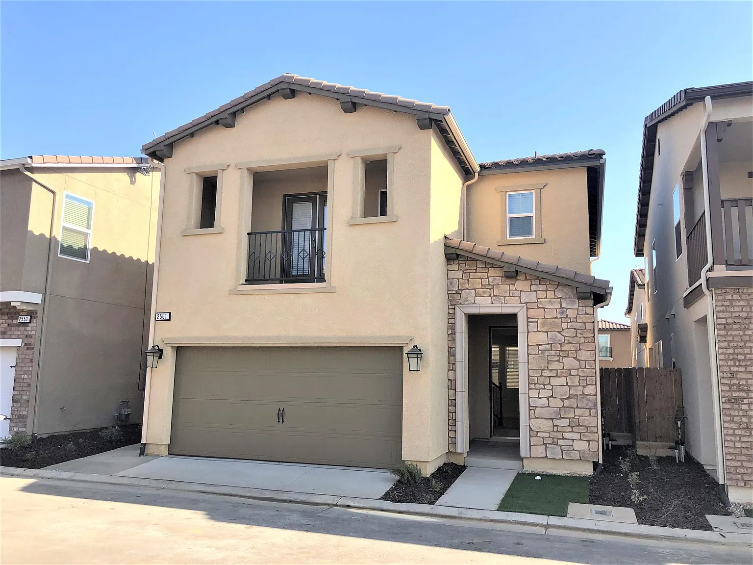 2561 Mustang Dr photo 1