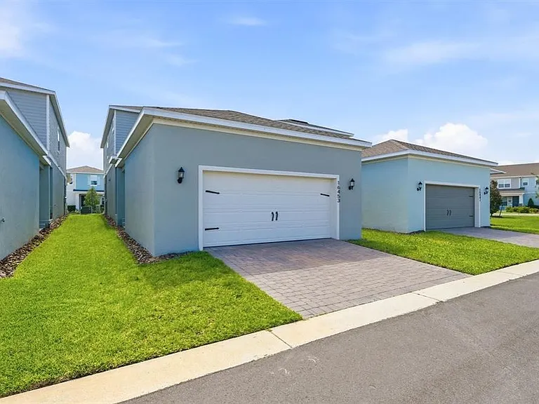 16453 Hamlin View St — Photo 23