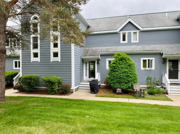 4 Fairway Ln, Blackstone, MA 01504