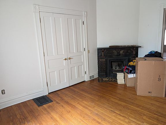 4th image of 136 Harvard St #1