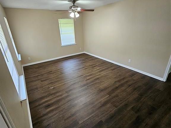 3rd image of 105 S Yaupon St