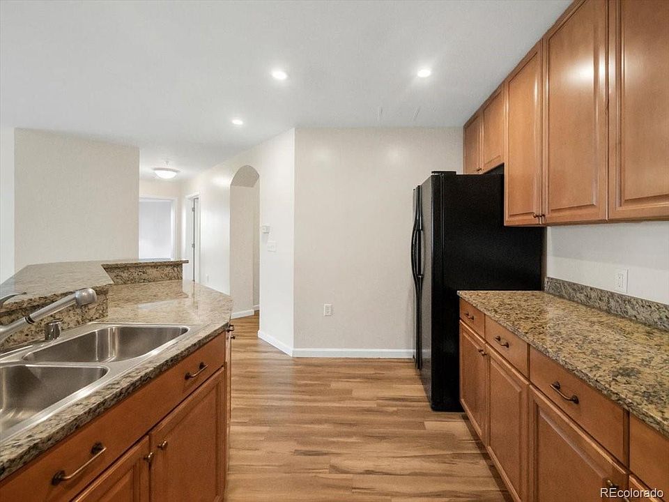 1st image of 975 N Lincoln St #5E