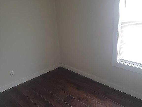 2nd image of 110 S Chicago Ave