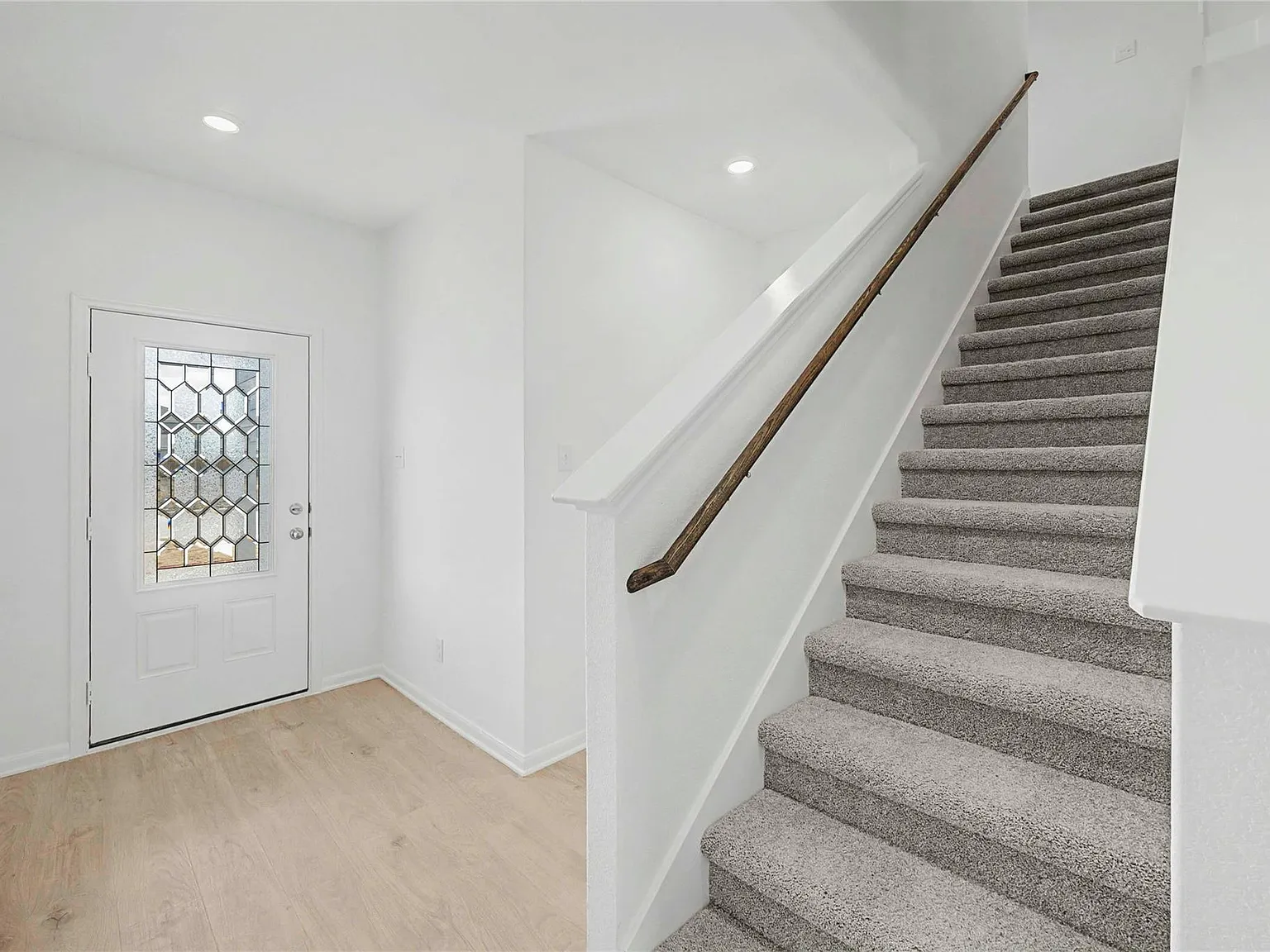 3 bed, 2.5 bath, 1919 sqft, $2,330 — Photo 4
