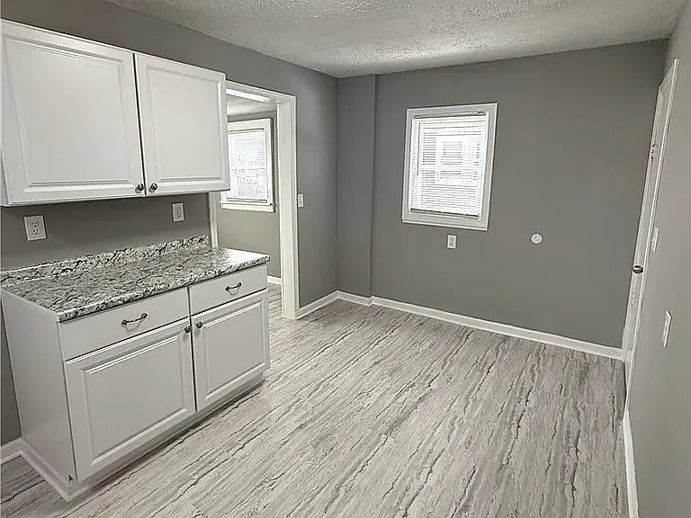 390 Cole Ave — Photo 6