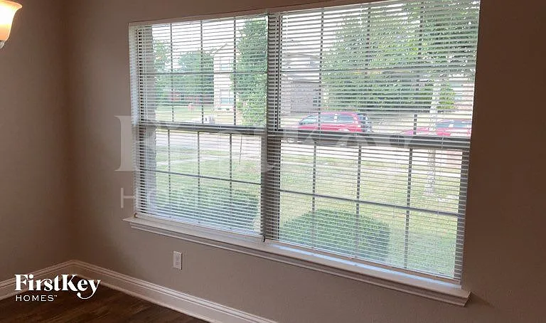 610 Canvas Ct — Photo 3