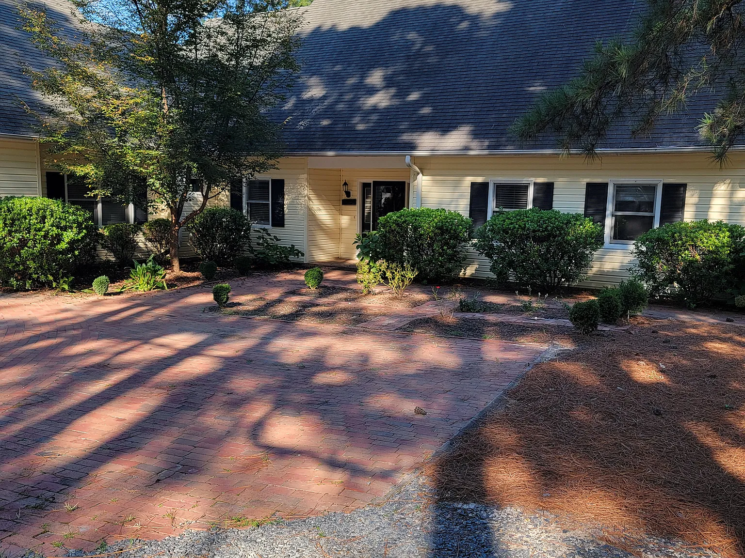 4 bed, 3.5 bath, 4526 sqft, $2,800 — Photo 1
