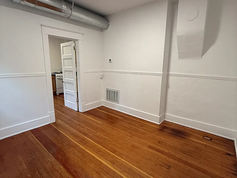 308 E Callender St — Photo 12