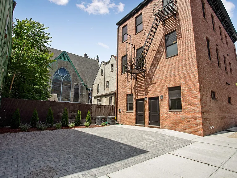 942 Summit Ave #3 — Photo 16