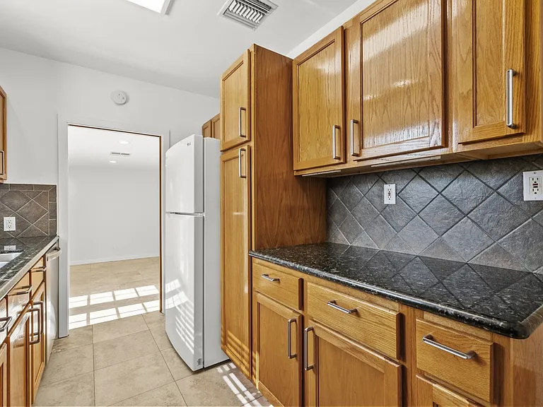 8440 Oakdale Ave — Photo 12