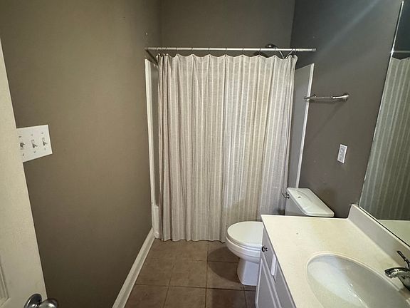 5th image of 5204 Arlington Ln