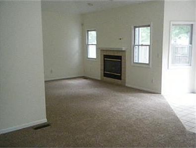 2nd image of 216 Ravelle Ct