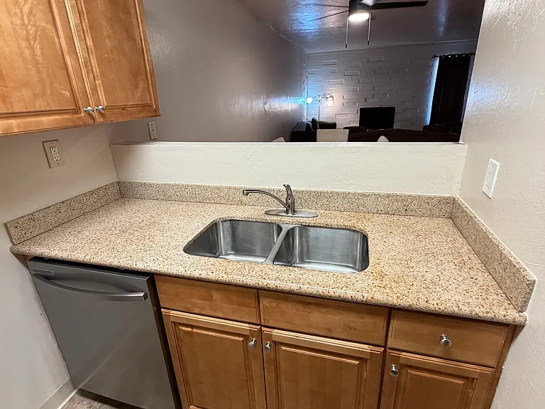 911 N Euclid Ave #207 — Photo 10