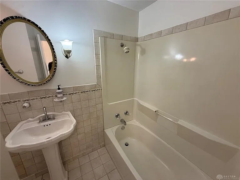 7619 Bassett Dr — Photo 12