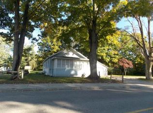 103 Riverside Dr, Dowagiac, MI 49047