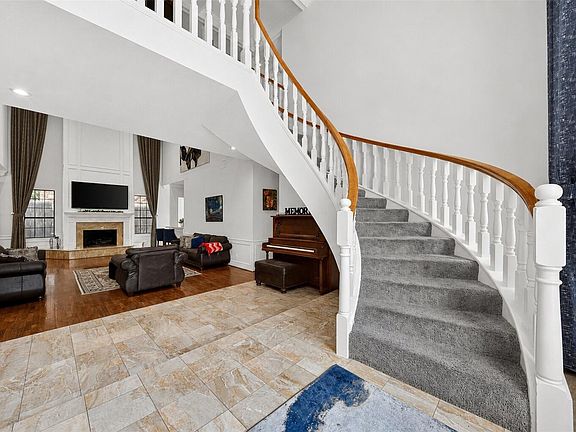 5th image of 2510 Potomac Dr Unit A