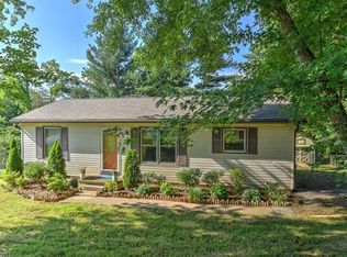 5 Pine Ridge Dr, Fairview, NC 28730