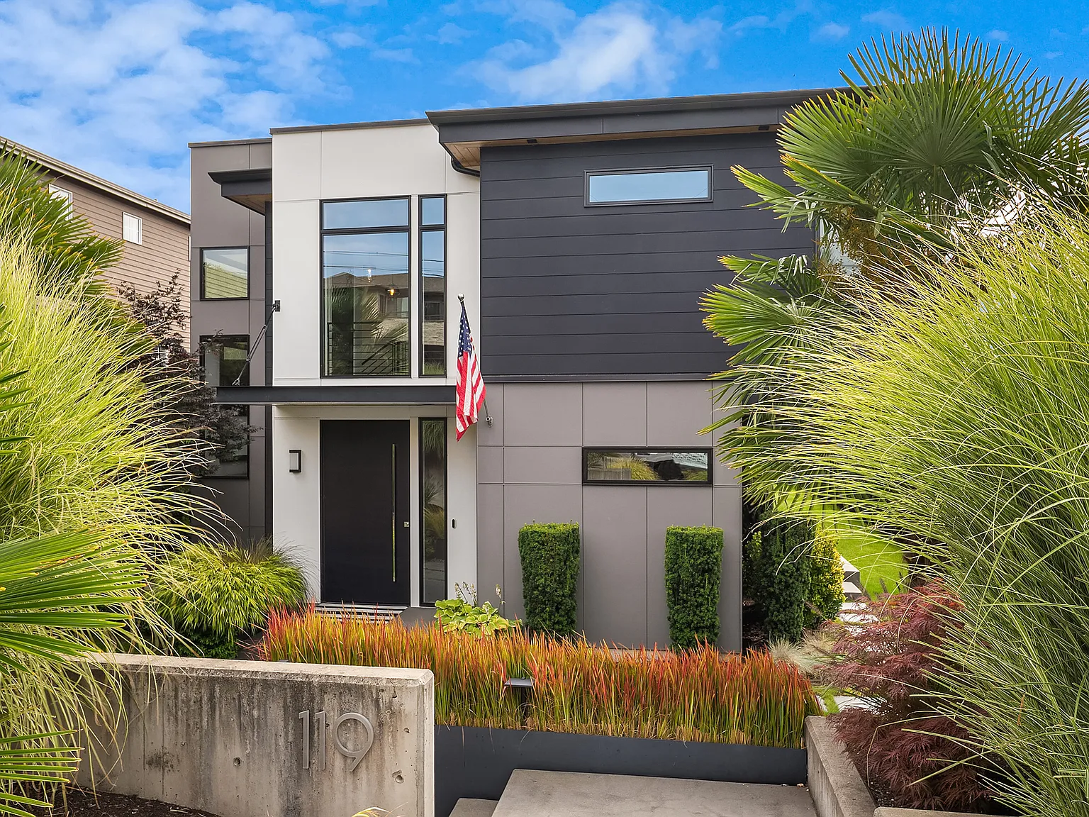 3 bed, 2.5 bath, 3000 sqft, $8,900 — Photo 3