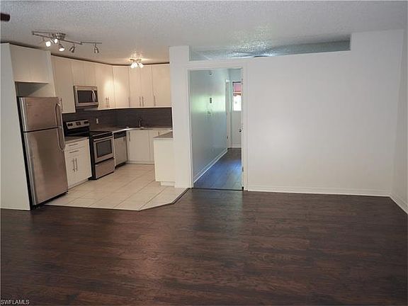 4th image of 826 Wiggins Pass Rd APT 208