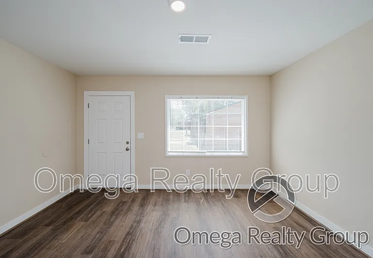 12 E Clay St — Photo 7