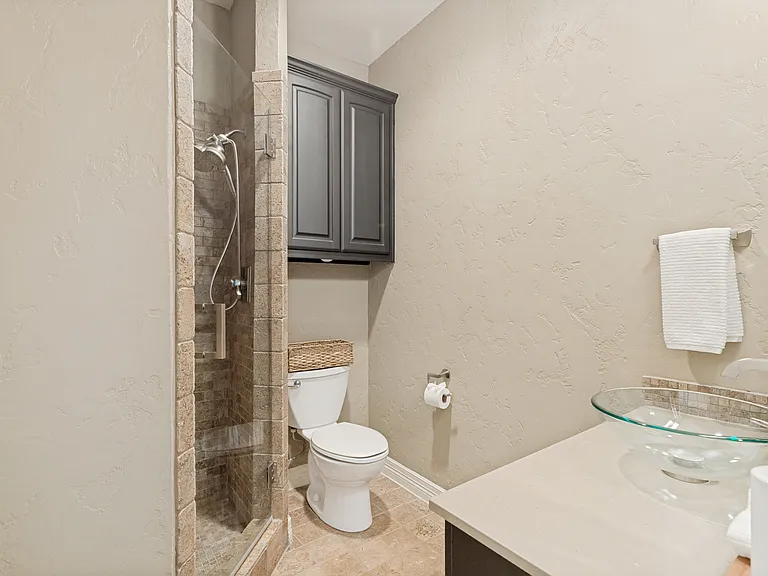 804 Waterbury Ct — Photo 30
